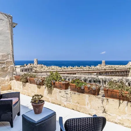 Bastions Seafront house * Valletta