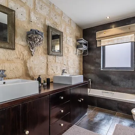 Bastions Seafront house 발레타