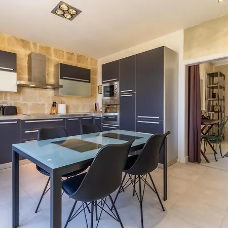 Bastions Seafront house 펜션 *