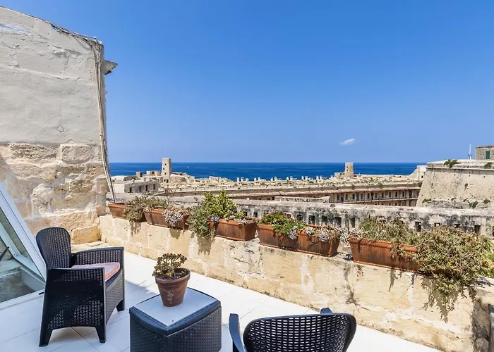 Bastions Seafront house * Valletta